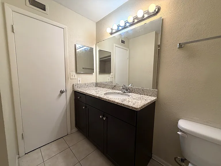 1916 Lake Atriums Cir #30 — Photo 11