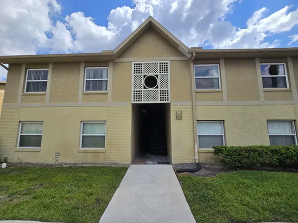 9933 Sweepstakes Ln APT 4, Orlando, FL 32837