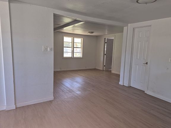 5th image of 1006 SE Martin Luther King Jr St