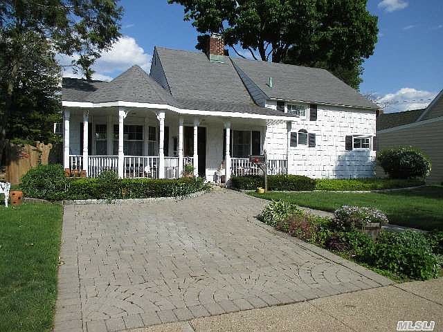 1st image of 13 Furrow Ln