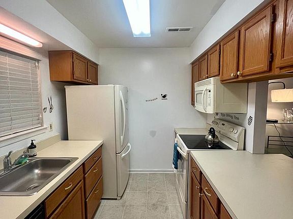 5th image of 9260 Cherry Ln APT 34