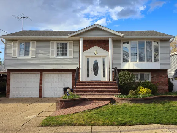 787 Vivian Court, Baldwin Harbor, NY 11510