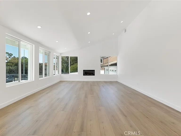 4316 Topanga Canyon Blvd — Photo 7