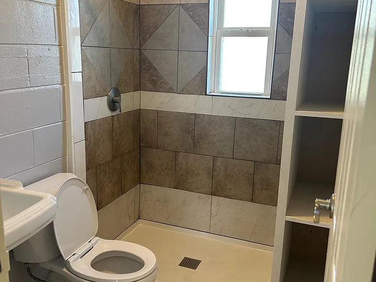 2455 Gervais St #B — Photo 7