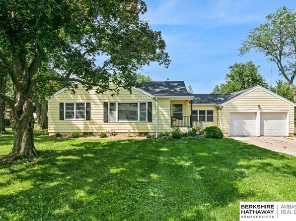 7624 Meredith Ave, Omaha, NE 68134