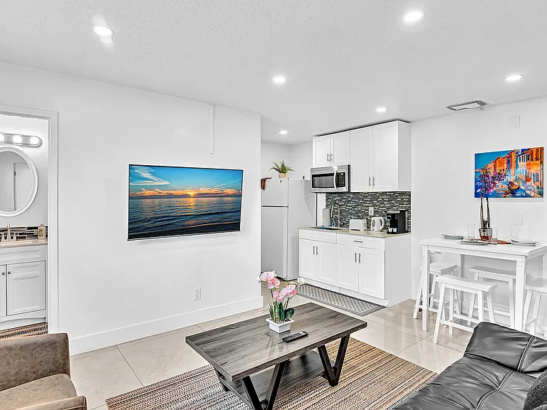 2121 McKinley St #1 — Photo 4