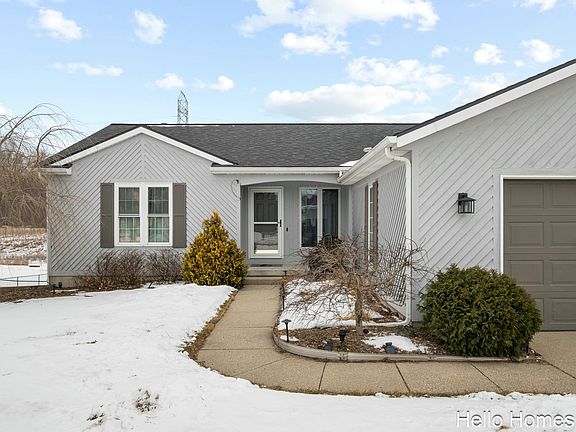 2nd image of 5560 Columbine Ave NE