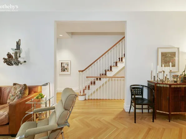 453 West 24th Street image 9 of 24