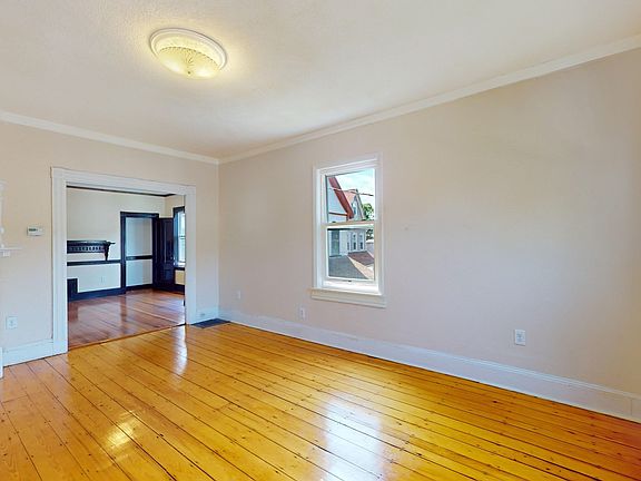4th image of 32 Thornton St #2