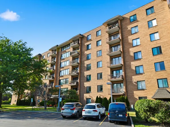 1747 W Crystal Ln Unit 207, Mount Prospect, IL 60056