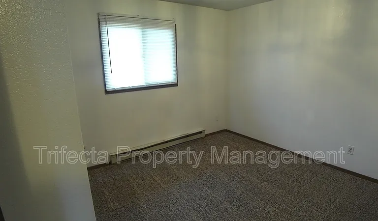4953 Basswood Dr — Photo 11