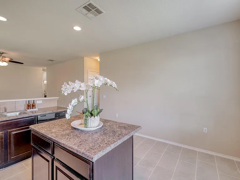5704 Levenwood Ln — Photo 11