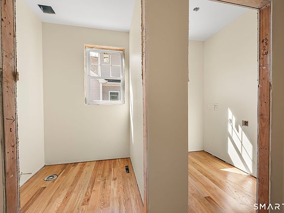 4th image of 30 Ivy Hill Road #30