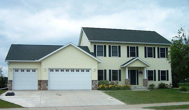 Pending: 2335 Abbywood Lane, North Mankato, MN 56001