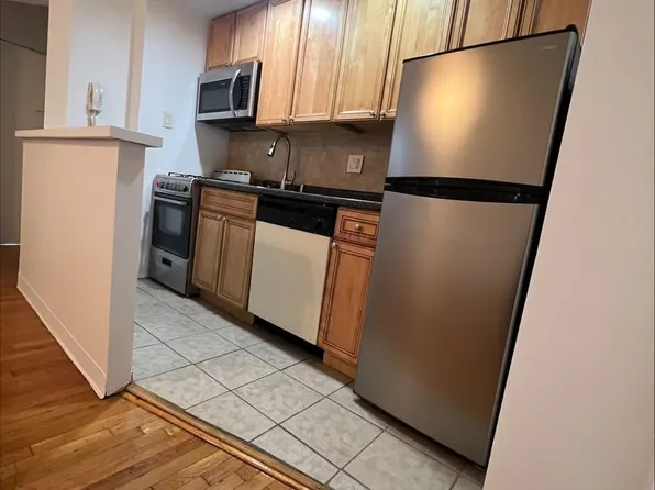 318 S 15th St, Philadelphia, PA