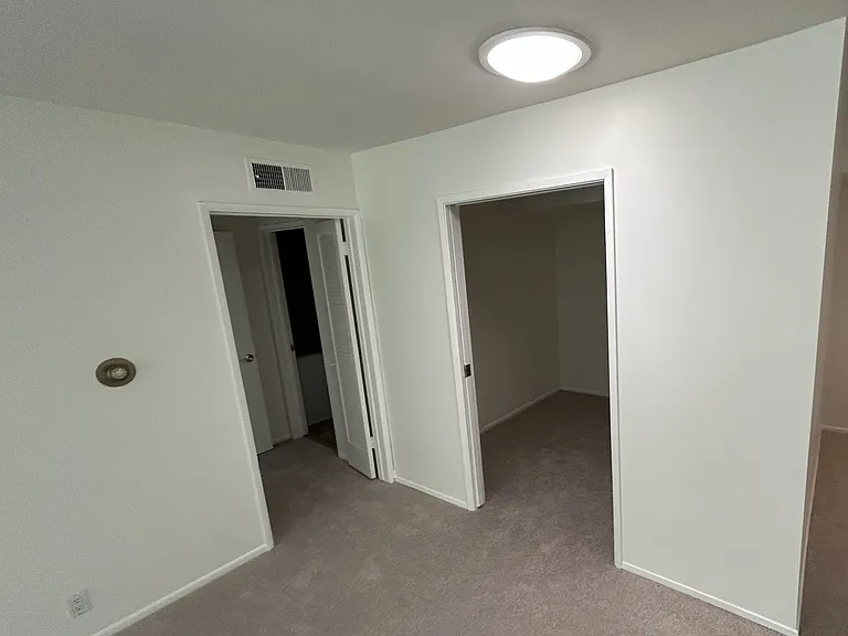 289 S Barrington Ave #A302 — Photo 14