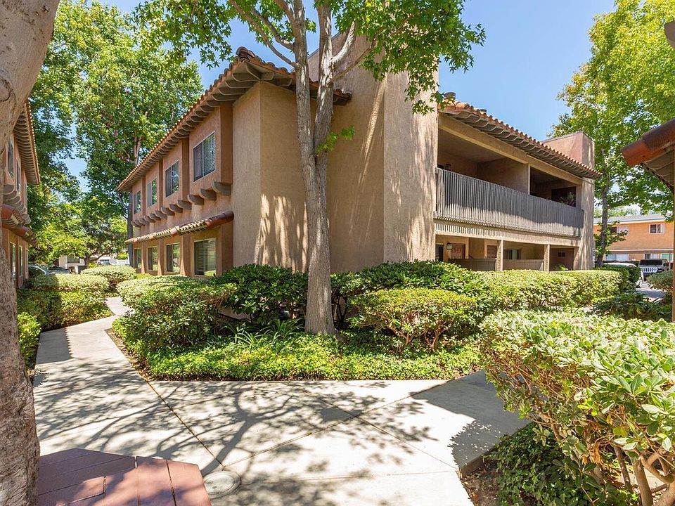 575 D St Chula Vista CA 91910-Walk Path
