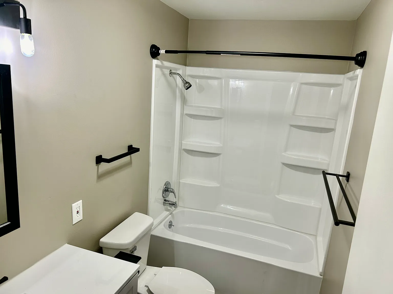 1715 Dubois Dr — Photo 2