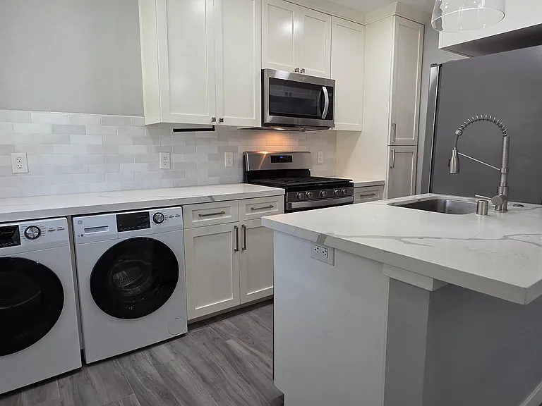 3901 H St #3 — Photo 2