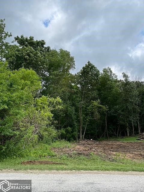 2nd image of 1380 Holiday Ln