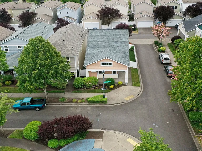 7601 Rushmore Way NE — Photo 36