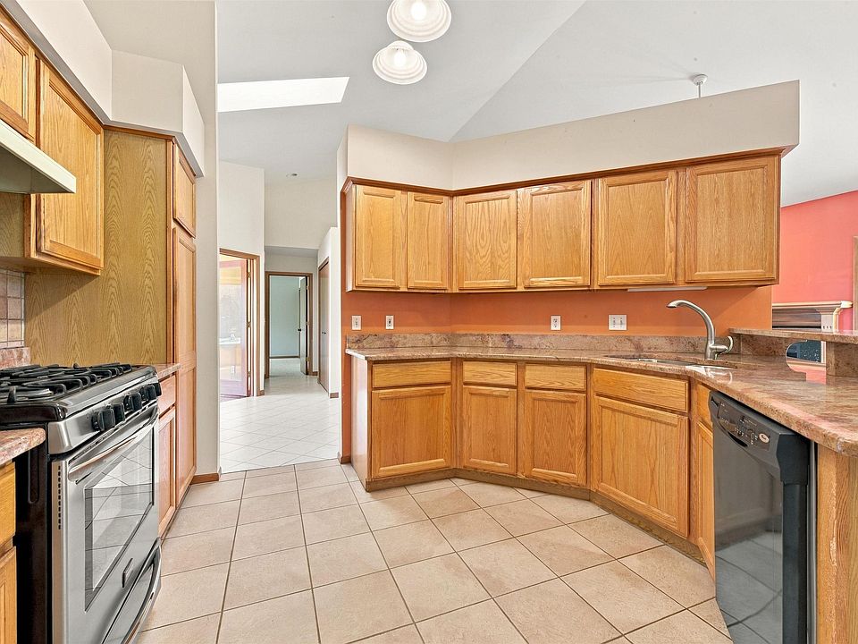 42170 Brianna Dr, photo 5