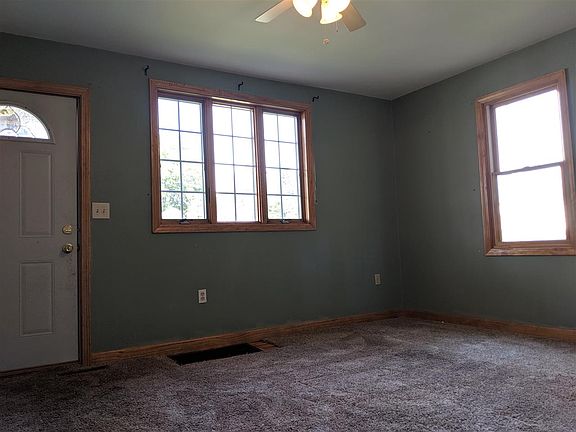 5th image of 302 Blossom St