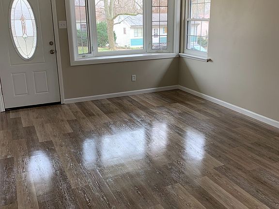 3rd image of 125 Elbring Dr