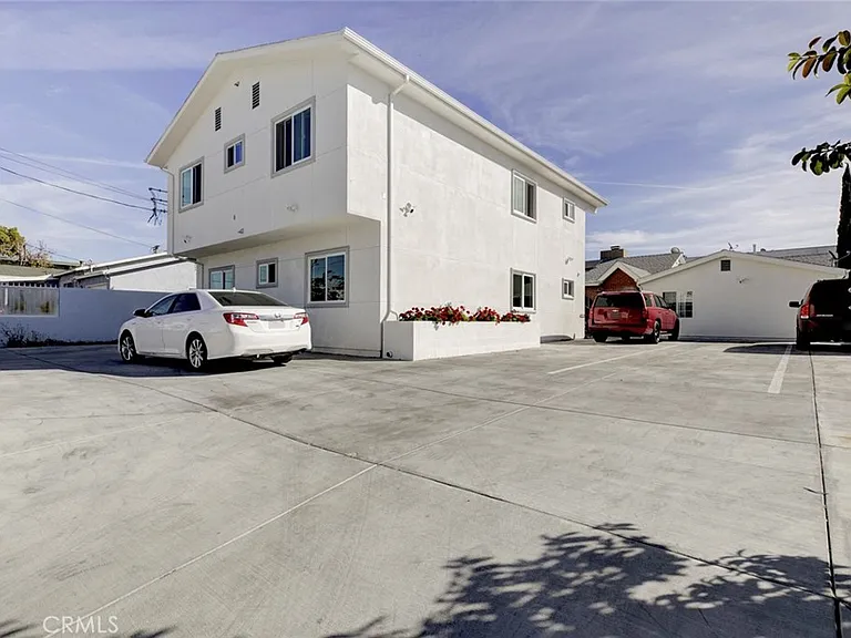 7408 Radford Ave — Photo 22