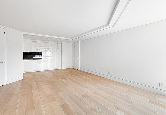 5th image of 225 W 83rd St APT 8A