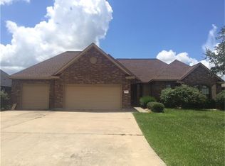 1432 S Bluebonnet Ln, Angleton, TX 77515