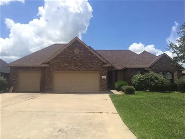 1432 S Bluebonnet Ln, Angleton, TX 77515