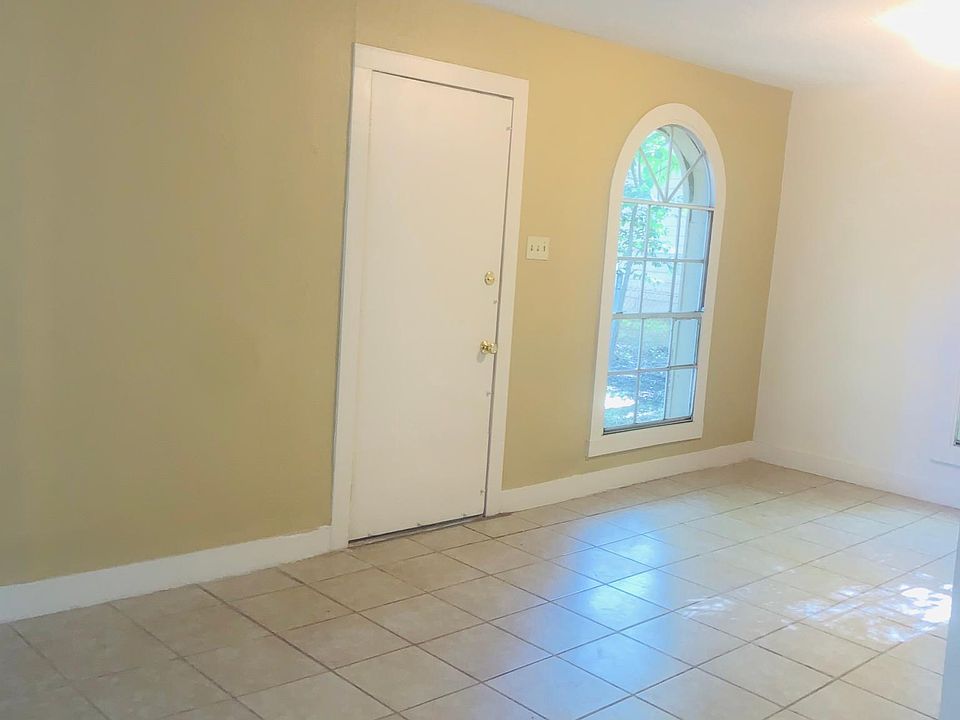 1st image of 403A Scenic Dr