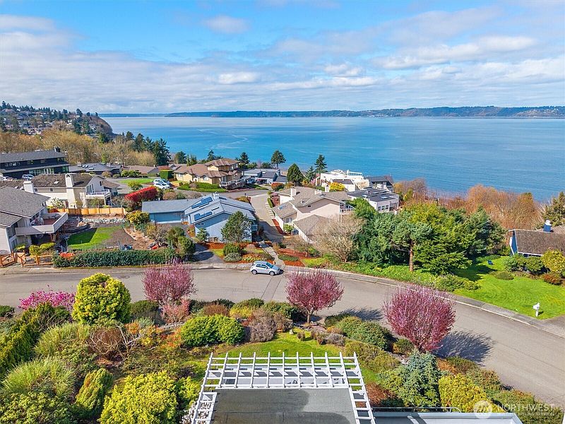 4th image of 505 S Marine View Way