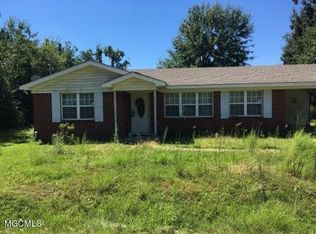 255 Farrar Ln, Waveland, MS 39576