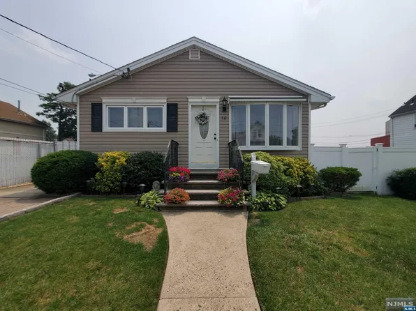 10 Grove St, Elmwood Park, NJ 07407