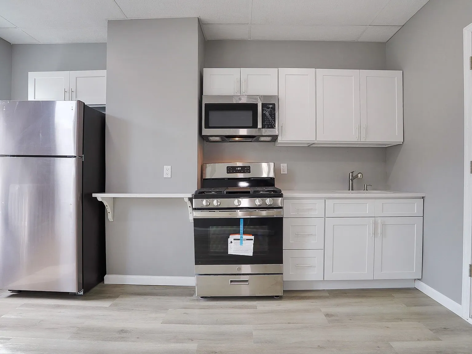 2 bed, 900 sqft, $2,500 — Photo 2