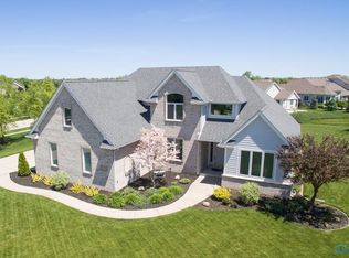 1229 Brookwoode Rd, Perrysburg, OH 43551