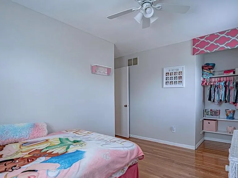 5727 Greens Dr — Photo 17