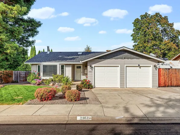 2867 Spring Hills Dr, Medford, OR 97504