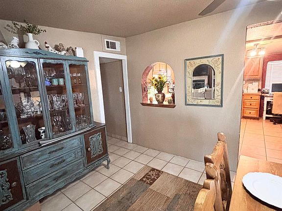 5th image of 1001 W Jackson Ave