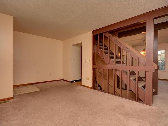 5th image of 2305 Laurelwood Dr