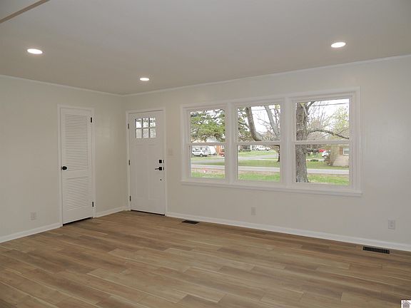 2nd image of 604 Hillside Dr