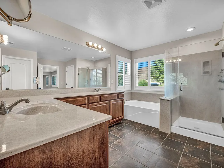 2425 Crooked Canyon Ct — Photo 33