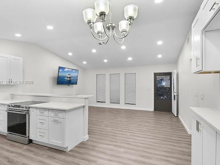 981 SW Bay State Rd — Photo 5
