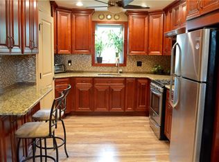 11 Rock Dr, Valley Cottage, NY 10989