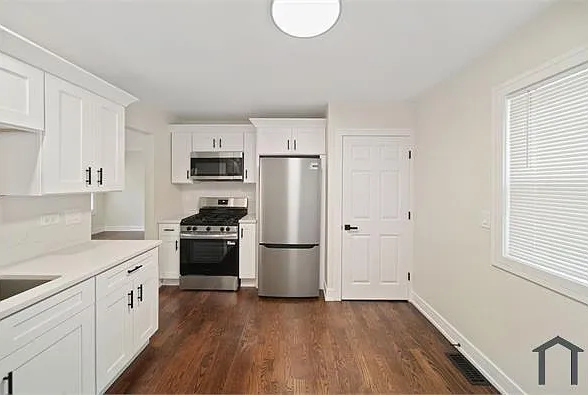 12423 S Perry Ave — Photo 6
