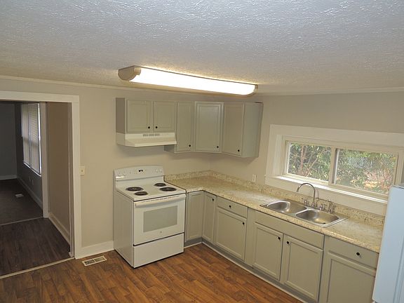 2nd image of 1505 Murchison Rd