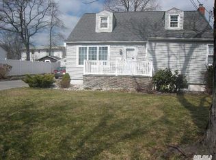 1022 12th St, West Babylon, NY 11704