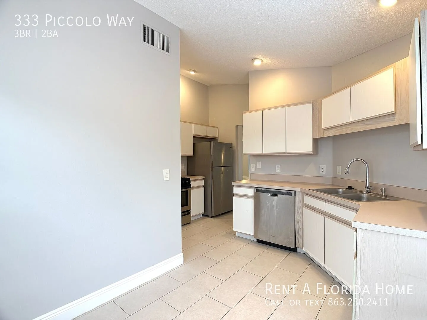 Fresh Interior Paint! Fully fenced backyard! Pet Friendly! — Photo 3